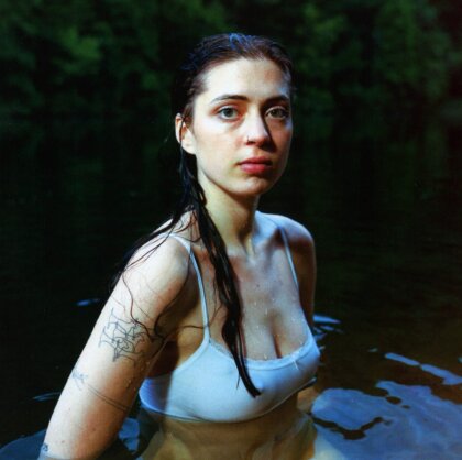 Lizzy McAlpine - Older